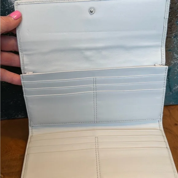 Coach Vintage Signature Khaki and White Leather Wallet - Picture 14 of 16